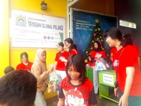 Berbagi Kebahagiaan Nataru, YGP Berikan 470 Paket Sembako dan 1000 Paket Snack Kepada Warga Depok