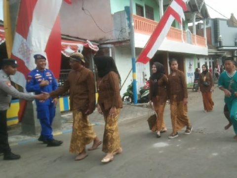 Kepala Desa Puger Kulon Nurhasan SH., saat lakukan kirap keliling Desa Puger Kulon