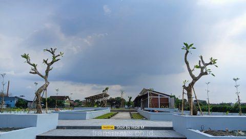 Penampakan Pembangunan Food Court di Jalan Panca Warna Kampung Inggris Kediri, Jawa timur. Rabu (22/11/2023)