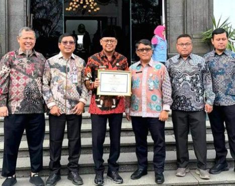 KPK Berikan Penghargaan Kepada Pemkot Depok atas Pencapaian PTSL 2023