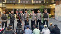 Harkamtibmas Polres Pelabuhan Tanjungperak Amankan 14 Anggota Komplotan Gangster di Tambak Wedi