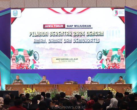 Pj Gubernur Jawa Timur Tandatangani Komitmen Pilkada 2024 Damai Bersama Forkopimda