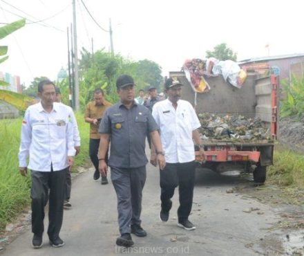 Pjs. Bupati Sidoarjo Pantau Langsung Normalisasi Sungai Sungai Dua Desa di Kecamatan Sukodono