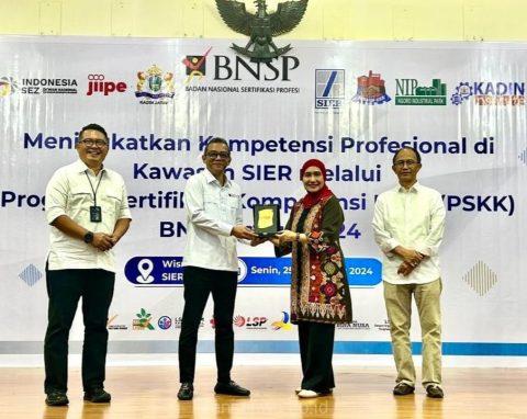 Gandeng BNSP, Kadin Jatim Sertifikasi Ratusan Tenaga Kerja di Kawasan Industri SIER