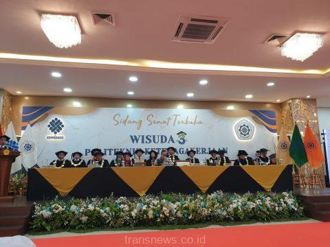 Immanuel Ebenezer Wamenaker Hadiri Wisuda Program Sarjana Polteknaker