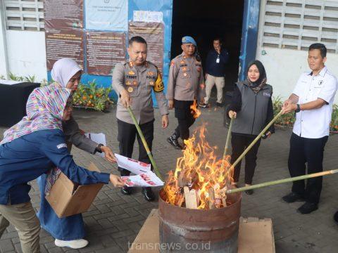 Pemusnahan Surat Suara Rusak di Pasuruan Berjalan Lancar dan Kondusif