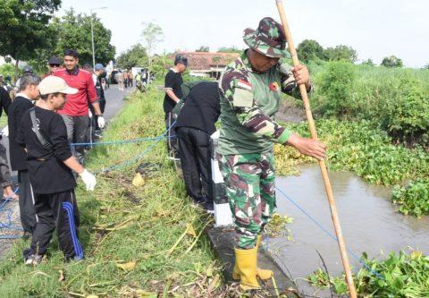 Pemkab Sidoarjo Gelar Jumat Bersih Bersama Kodim dan Polresta Sidoarjo 