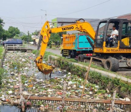 Plt. Bupati Subandi Ajak Masyarakat Peduli Kebersihan Sungai