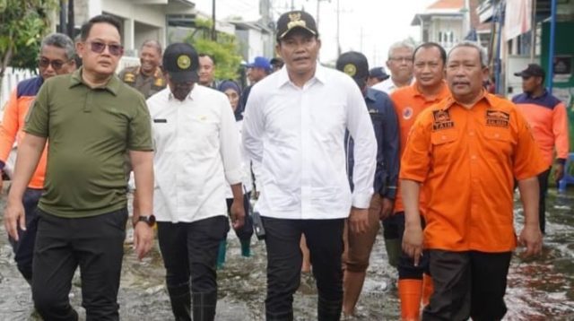 Pj. Gubernur Jatim Bersama Forkompinda Kabupaten Sidoarjo Susuri Sungai Mbah Gepuk