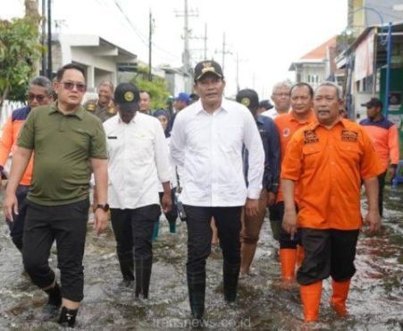 Pj. Gubernur Jatim Bersama Forkompinda Kabupaten Sidoarjo Susuri Sungai Mbah Gepuk