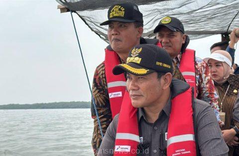 Plt. Bupati Sidoarjo H. Subandi Sidak HGB Laut di Desa Segoro Tambak, Kecamatan Sedati