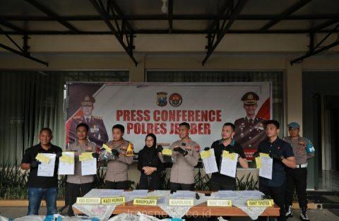 Kapolres Jember AKBP Bayu Pratama Gubumagi saat lakukan Press Confrernce