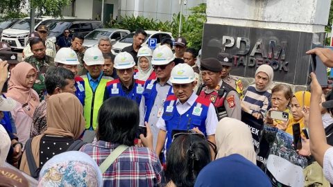 Wakil Wali Kota Depok, Chandra Rahmansyah temui warga terkait protes terhadap keberadaan water tank di lingkungan mereka.